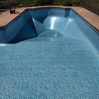 Luxe Gemstone – Ocean Breeze liner pattern in a real pool