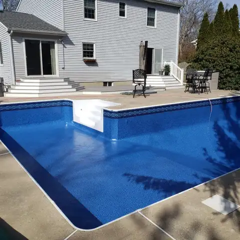 Santa Maria – Blue Cove vinyl liner installed in a real pool